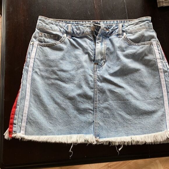 Kendall and Kylie denim frayed micro miniskirt red white side ribbons Zip 28 - Picture 4 of 14